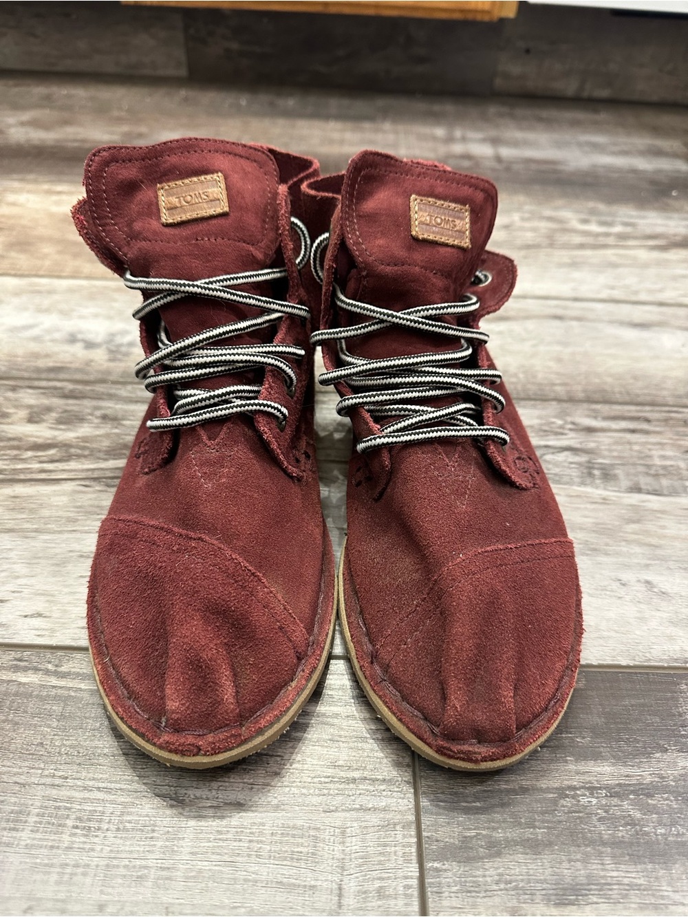 Toms Men's Burgundy Suede Lace-Up Desert Boots